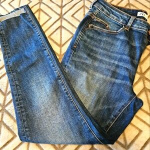 ZARA. Skiny Mid rise jeans. Ripped jeans.  Size 10